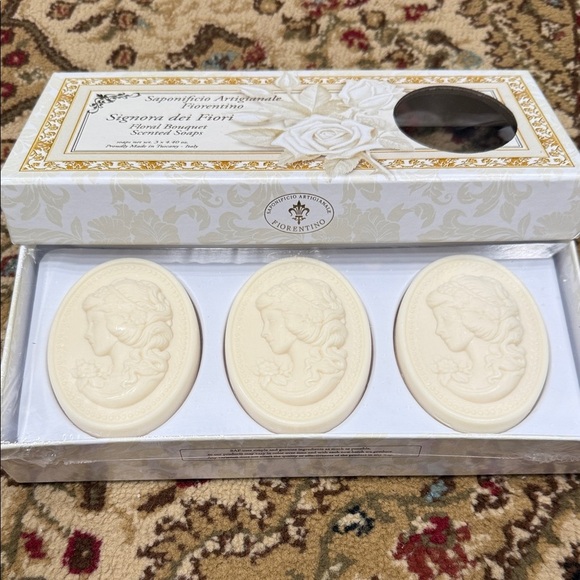 Signora dei Fiori Scented Soaps - Picture 2 of 5